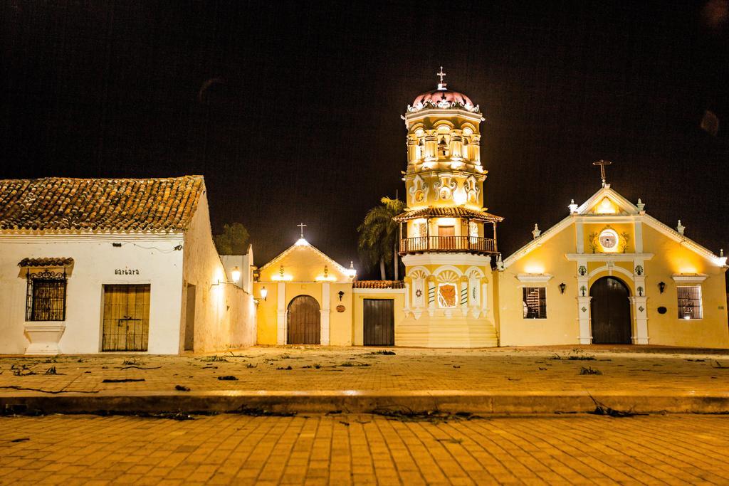 La Casa Amarilla Bed & Breakfast Mompos Exterior photo