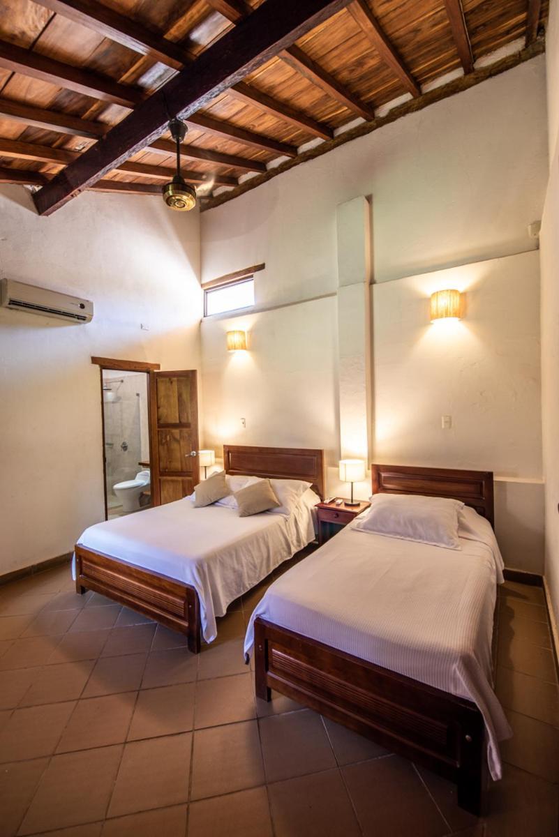 La Casa Amarilla Bed & Breakfast Mompos Exterior photo